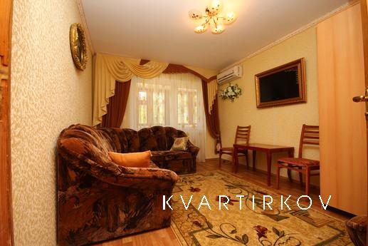 Comfortable 3-bedroom. Apartment for ren, Yevpatoriya - apartment by the day
