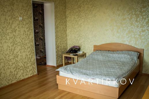 1-комн. ВОЗЛЕ МЕТРО, РЯДОМ АКВОПАРК, Екатеринбург - квартира посуточно