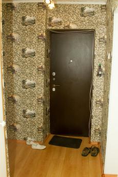 1-комн. ВОЗЛЕ МЕТРО, РЯДОМ АКВОПАРК, Екатеринбург - квартира посуточно