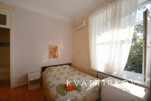 3 комнатная квартира для 8 человек центр, Киев - квартира посуточно