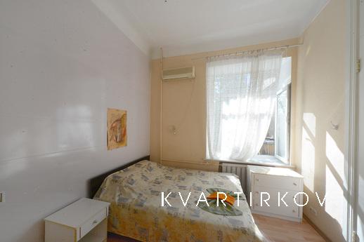 3 комнатная квартира для 8 человек центр, Киев - квартира посуточно