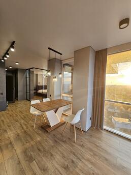 Luxury class apartment in elite Novobudovo residential compl