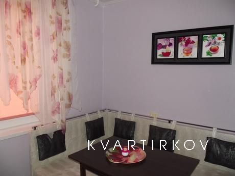 Чистая, уютная квартира с новым ремонтом и мебелью. В шагово