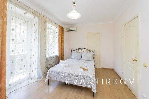 2-room apartment for rent on Troitskaya street. Centre. 1. S