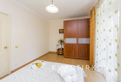 Spacious 2-room apartment Center, Odessa - apartment by the day