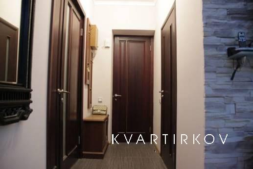 Apartment with design repair in center, Kyiv - apartment by the day