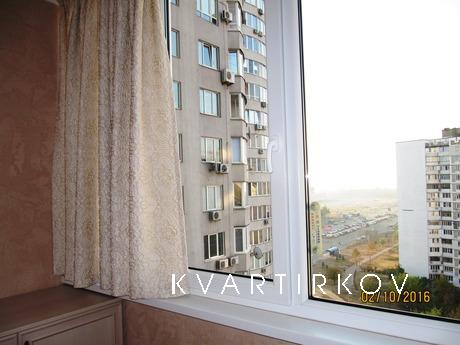 Close to the subway and the airpor, Kyiv - apartment by the day