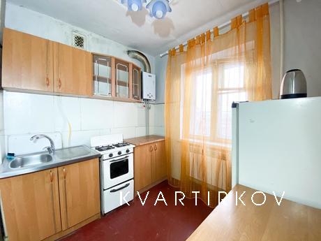 Economy option in the very center of Bak, Bakhmut (Artemivsk) - apartment by the day