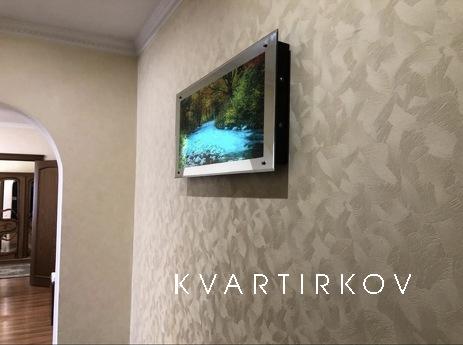 Luxury 2-bedroom apartment with WI-FI!, Dnipro (Dnipropetrovsk) - apartment by the day