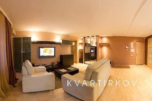 Beautiful and comfortable apartment, Dnipro (Dnipropetrovsk) - apartment by the day