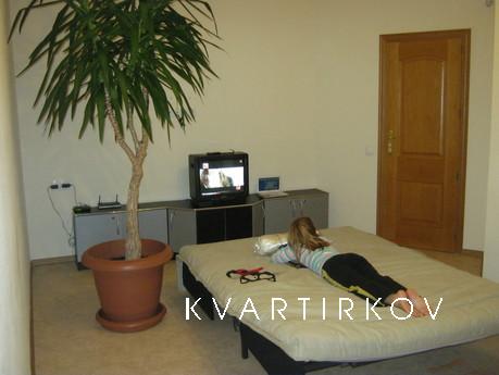 Center .. WI-FI. Convenient location., Simferopol - apartment by the day