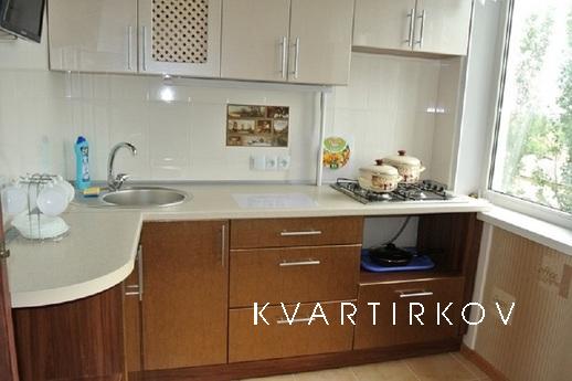 Three bedroom apartment Vokzalnoye High, Kerch - apartment by the day