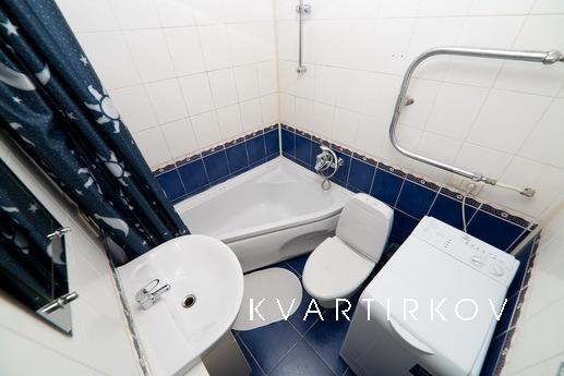 One-bedroom apartment in the heart, Yekaterinburg - apartment by the day