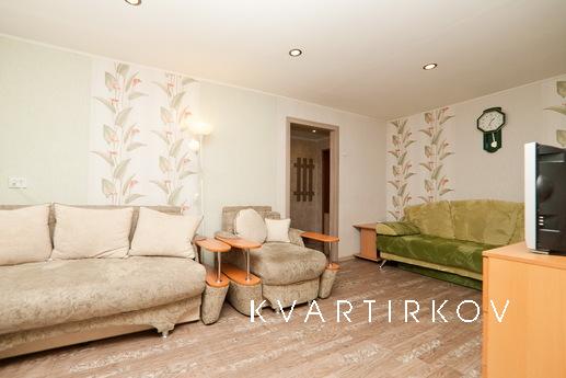 One-bedroom apartment in the heart, Yekaterinburg - apartment by the day