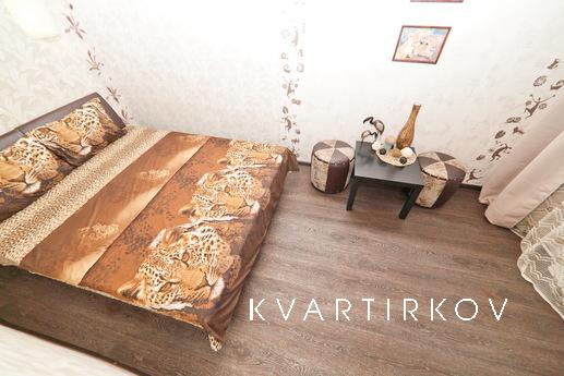 One-bedroom apartment in the heart, Yekaterinburg - apartment by the day