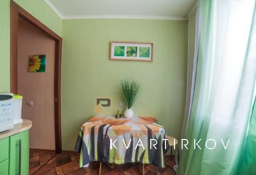 Тёплая квартира Шаумяна, 86, Екатеринбург - квартира посуточно