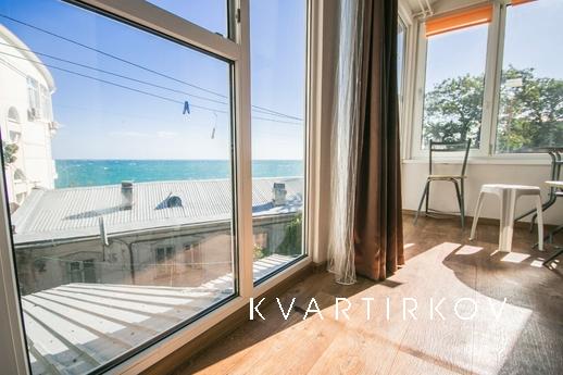 Townhouse on the beach, Yalta - apartment by the day