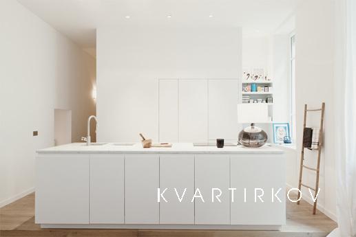 Однокомнатная крупногабаритная квартира в Центре города. Пос