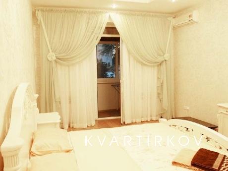 Luxury large apartment in the center, Odessa - apartment by the day