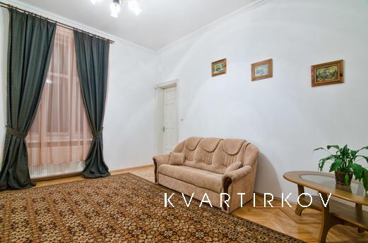 Apartment on Vul. Hnatyuk in the very center of the city. 3 
