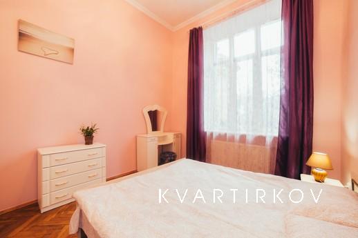 3 кімнатна квартира в центрі Львова, Львів - квартира подобово