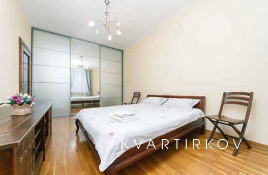 Excellent apartment renovated Pechersk, Kyiv - apartment by the day