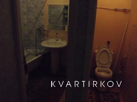 Диван, стенка, холодильник, телевизор, все удобства. 1/5 кир