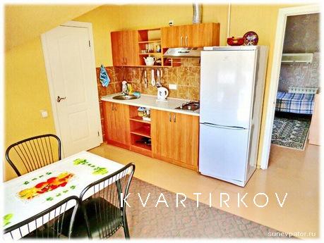 Vacation by the sea in Yalta, Yevpatoriya - apartment by the day