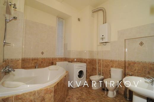 Rent an apartment for rent on Khreschaty, Kyiv - apartment by the day