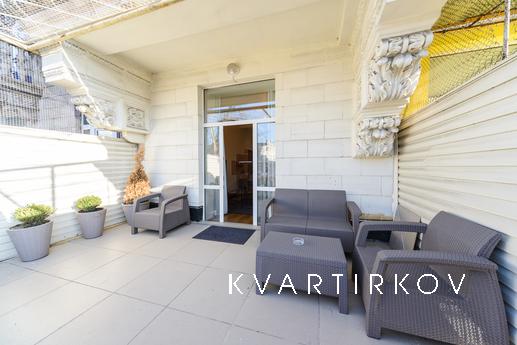 Квартира з терасою на Хрещатику, Київ - квартира подобово