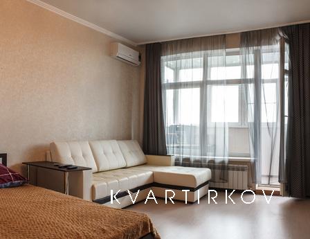 Чистая и уютная квартира с хорошим ремонтом.
Две минуты ходь