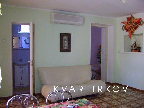 2 bedroom house Kirova, Yevpatoriya - apartment by the day