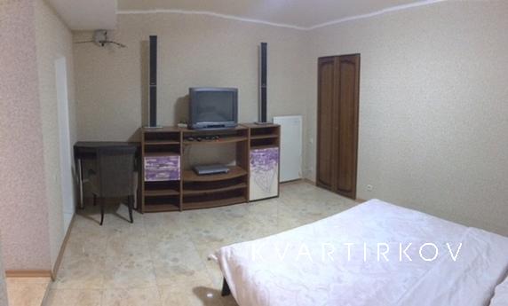 Suvorova Apartment Center 3 person, Kherson - apartment by the day