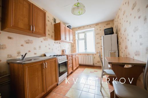 2-комнатная квартира находится в новом кирпичном доме повыше