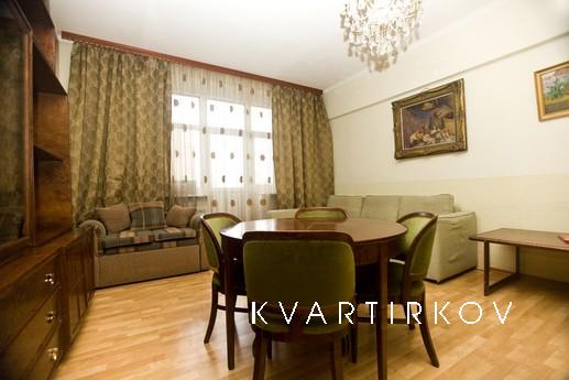 Уютная 3комнатная квартира комфорт-класса с хорошей мебелью 