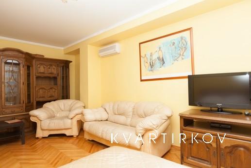 3 bedroom at Smolenskaya (120), Moscow - apartment by the day