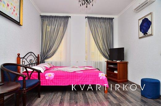 One-room apartment in the very center of Kiev, on Bessarabsk