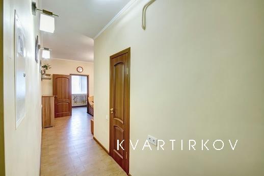2 BR. Seminarska / Kanatna, Odessa - apartment by the day