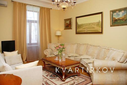 VIP apartment in the center, Kyiv - apartment by the day