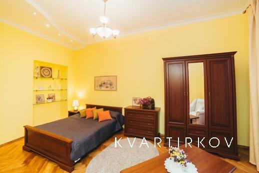 2-bedroom apartment in the heart, Lviv - apartment by the day