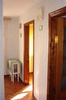 Rent 3-bedroom. an apartment in the town, Alushta - apartment by the day