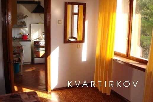 Rent 3-bedroom. an apartment in the town, Alushta - apartment by the day