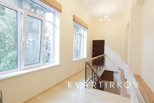 Beautiful apartment with a balcony near , Odessa - apartment by the day