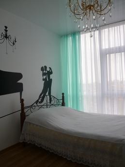 Its 3-bedroom apartment with sea view, Odessa - apartment by the day