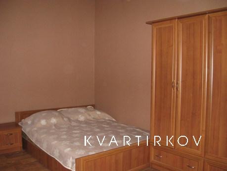 Camostoyatelnaya apartment in the heart, Odessa - apartment by the day