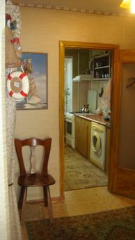 Rent 3-bedroom apartment on Liepaja, Berdiansk - apartment by the day