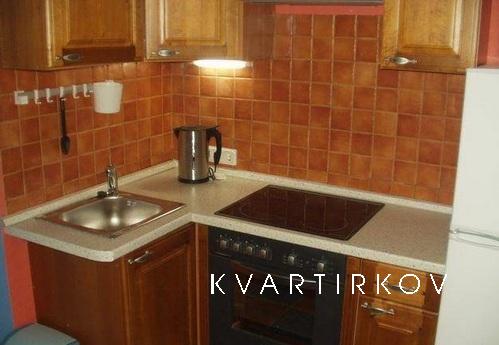 Цена от 2000 руб/сутки до 3400 руб/сутки в зависимости от ко