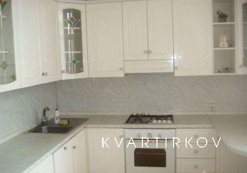 Круглосуточно! Сдаю посуточно / на сутки и по часам 1-комнат