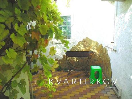 2 minutes from the promenade, Yevpatoriya - apartment by the day