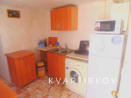 Rent 1st quarter. in Yalta, 400 m from t, Yevpatoriya - apartment by the day